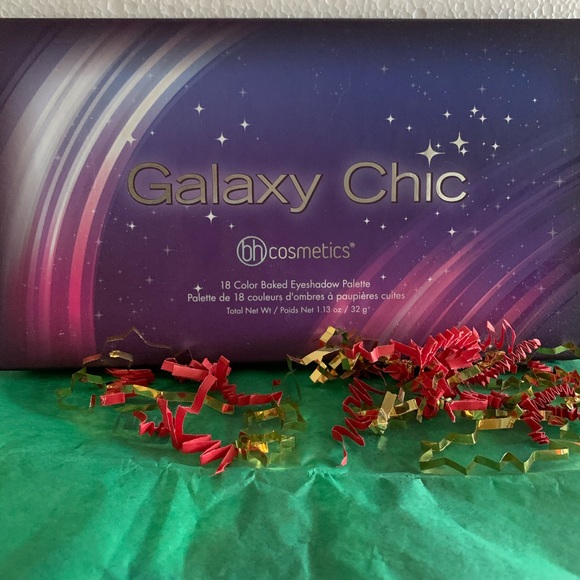 Galaxy Chic Baked Eyeshadow Palette - Picture 5 of 6